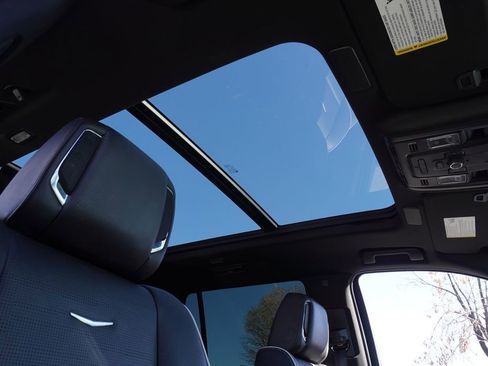 Used 2023 Cadillac Escalade Premium Luxury image 14