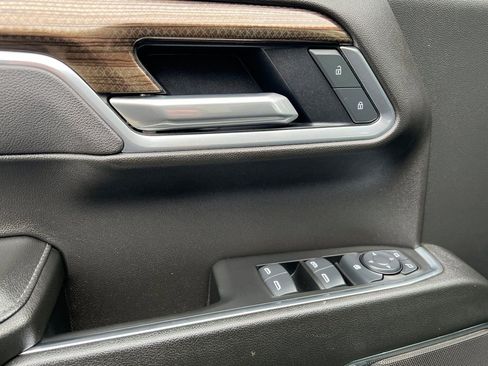 Used 2025 Chevrolet Silverado 1500 LT AWD/4WD image 10