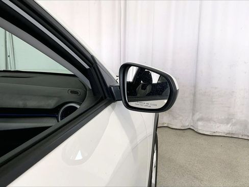 Used 2025 Chevrolet Trax LS w/ LS Convenience Package FWD image 11