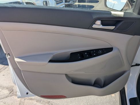 Used 2019 Hyundai Tucson SE AWD/4WD image 14
