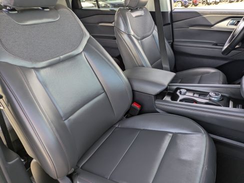 Used 2025 Ford Explorer Active w/ Active Comfort Package RWD image 12