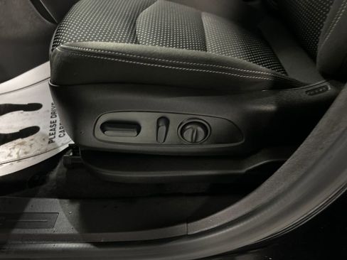Used 2024 GMC Terrain SLE w/ Driver Convenience Package FWD image 13