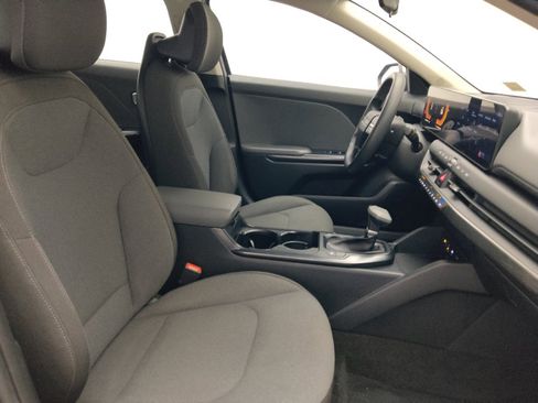 Used 2025 Kia K4 FWD image 21