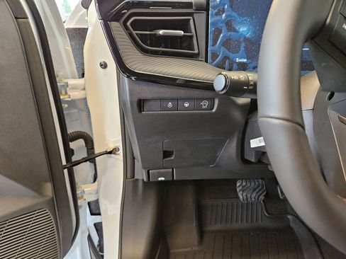 New 2026 Nissan Kicks SR w/ SR Premium Package FWD image 14