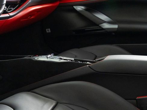 Used 2022 Ferrari SF90 Spider image 6