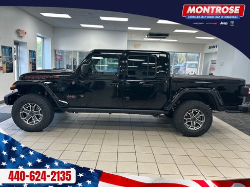 New 2025 Jeep Gladiator Mojave image 2
