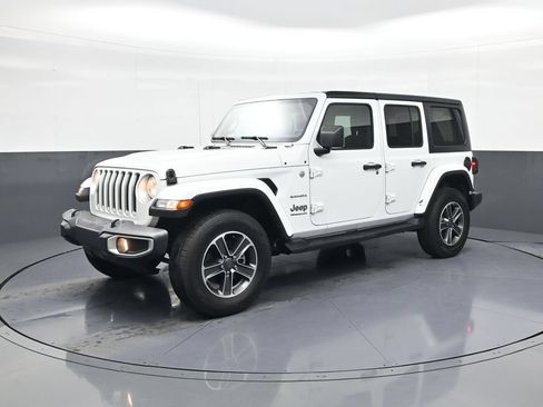 Used 2023 Jeep Wrangler Unlimited Sahara AWD/4WD image 4