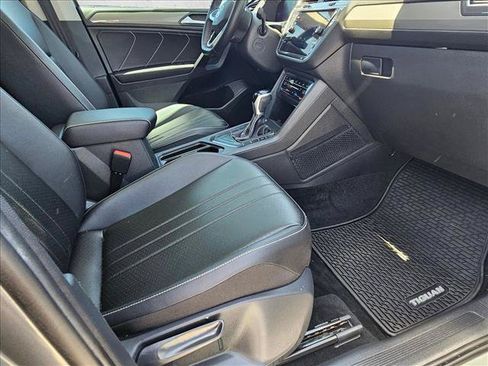 Used 2023 Volkswagen Tiguan SE w/ Panoramic Sunroof Package FWD image 20
