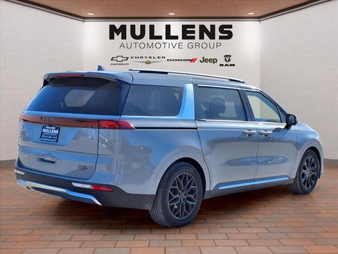 Used 2022 Kia Carnival SX Prestige image 5