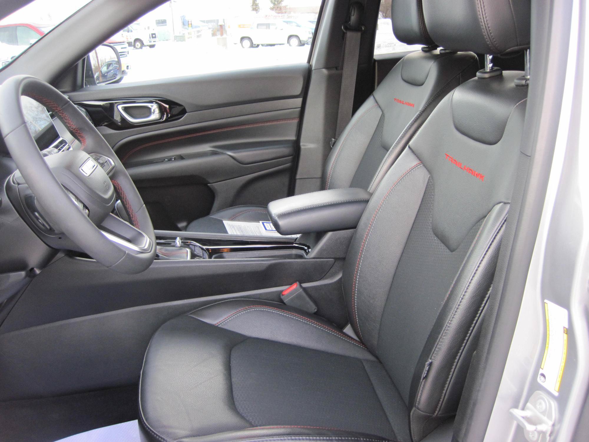 Used 2023 Jeep Compass Trailhawk AWD/4WD image 11
