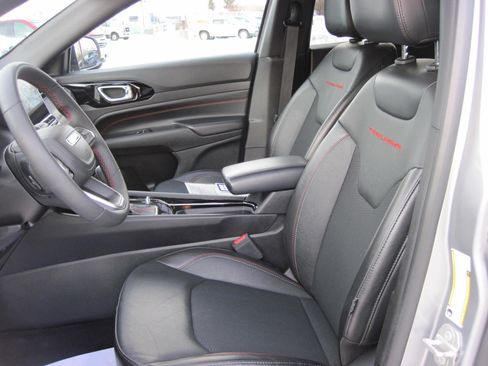 Used 2023 Jeep Compass Trailhawk image 11