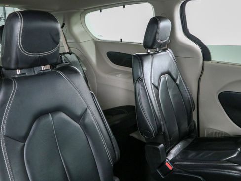 Used 2022 Chrysler Pacifica Touring-L FWD image 28