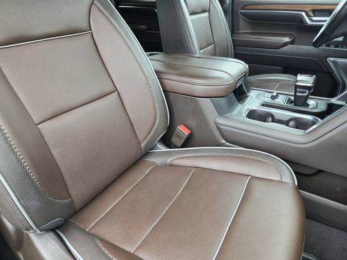 Used 2023 GMC Sierra 1500 Denali w/ Denali Reserve Package AWD/4WD image 9