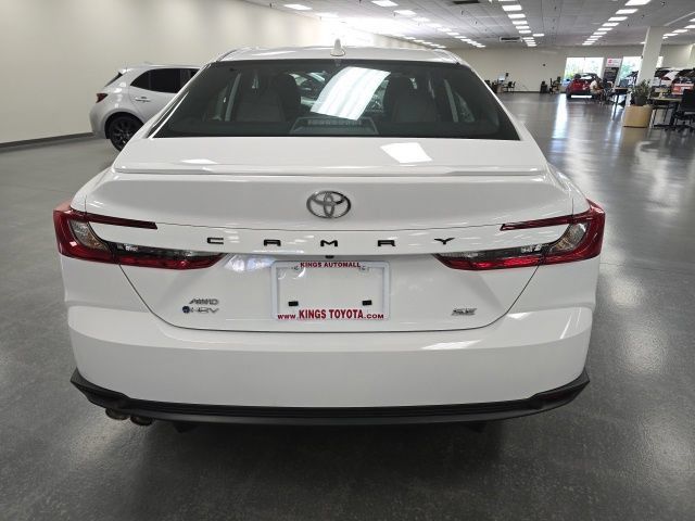 Used 2025 Toyota Camry SE AWD/4WD image 4