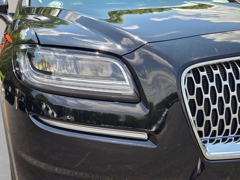 Used 2021 Lincoln Nautilus Reserve AWD/4WD image 2