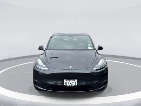 Used 2024 Tesla Model Y Long Range AWD/4WD image 2