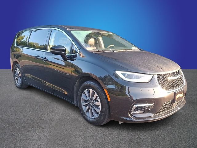 Used 2024 Chrysler Pacifica Limited FWD image 3
