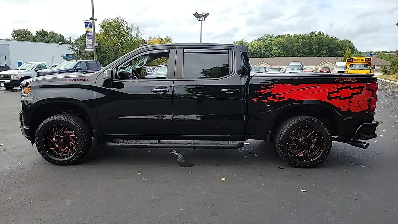 Used 2019 Chevrolet Silverado 1500 Custom w/ Custom Value Package AWD/4WD image 5