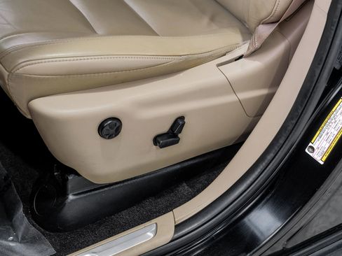 Used 2017 Jeep Grand Cherokee Limited image 32