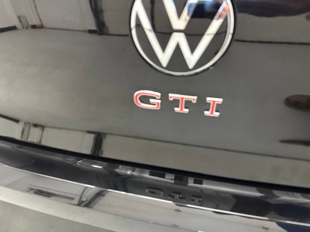 Used 2025 Volkswagen GTI SE FWD image 10
