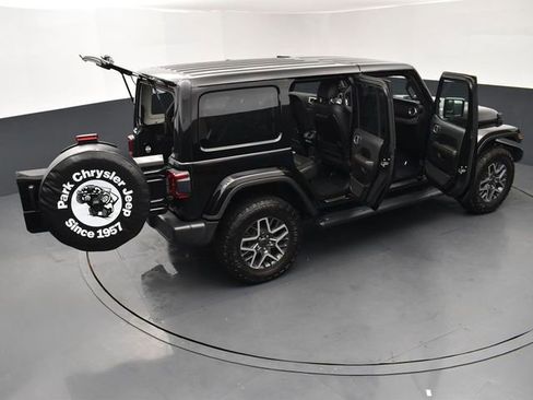 Used 2024 Jeep Wrangler Unlimited Sahara w/ Dual Top Group AWD/4WD image 27