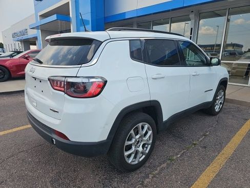 Used 2023 Jeep Compass Latitude AWD/4WD image 3