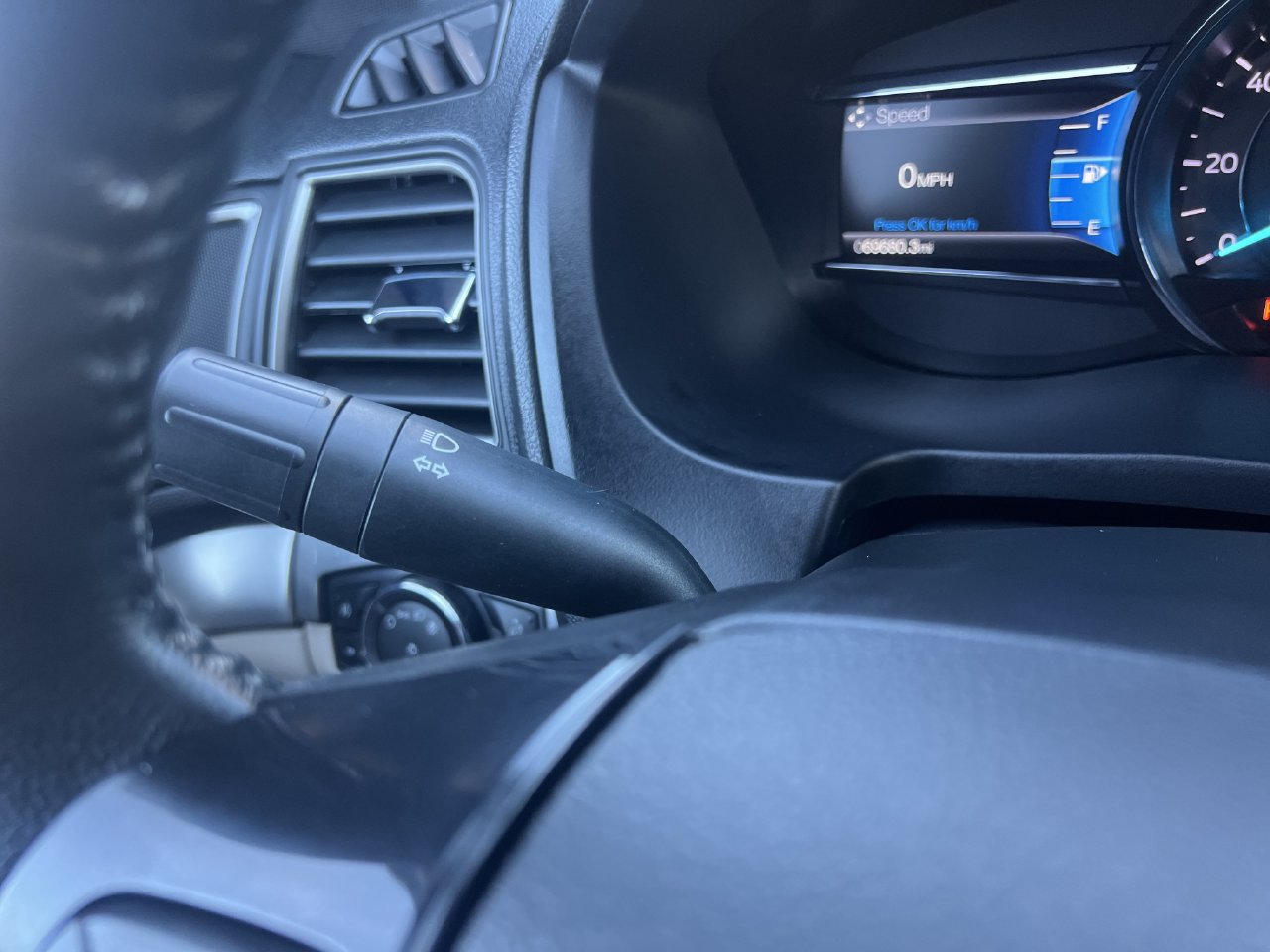 Used 2018 Ford Explorer XLT w/ Equipment Group 202A AWD/4WD image 13