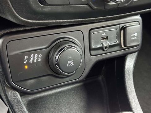 Used 2018 Jeep Renegade Latitude image 18