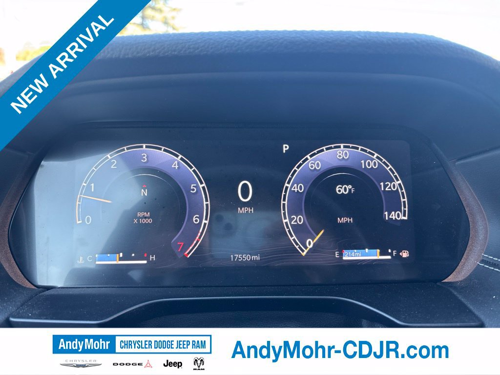 Used 2025 Jeep Grand Cherokee Limited w/ Luxury Tech Group II AWD/4WD image 9