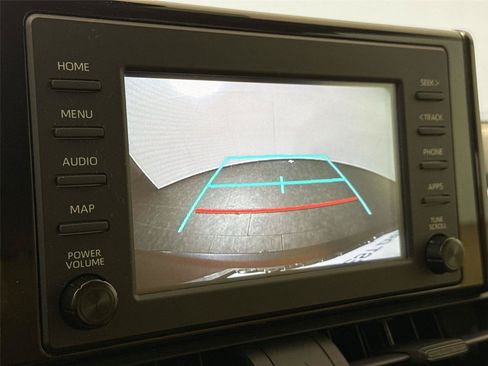 Used 2019 Toyota RAV4 LE FWD image 20