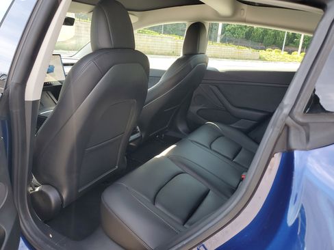 Used 2022 Tesla Model 3 Long Range AWD/4WD image 9