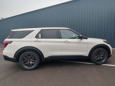 New 2026 Ford Explorer ST-Line w/ ST-Line Street Pack image 6