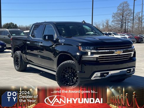 Used 2021 Chevrolet Silverado 1500 High Country w/ Technology Package image 1