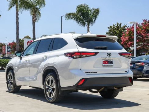 Used 2024 Toyota Highlander XLE FWD image 7