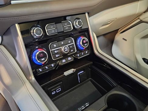 Used 2021 GMC Yukon Denali AWD/4WD image 5