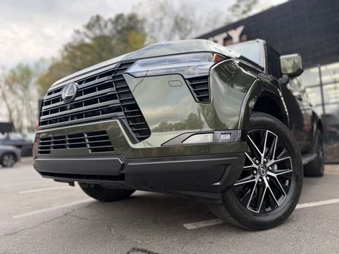 Used 2024 Lexus GX 550 w/ Accessory Package (Z1) image 2