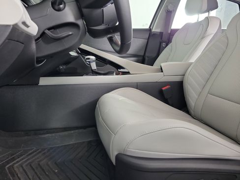 New 2025 Hyundai Elantra Limited image 28