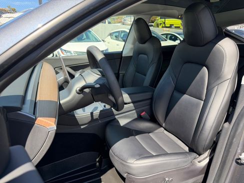 Used 2021 Tesla Model Y Long Range image 14