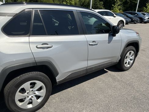 Used 2019 Toyota RAV4 LE FWD image 9