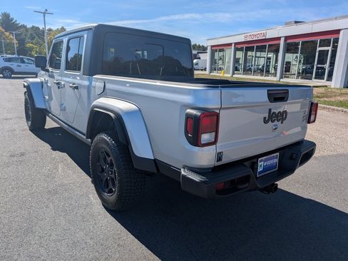Used 2022 Jeep Gladiator Willys image 3
