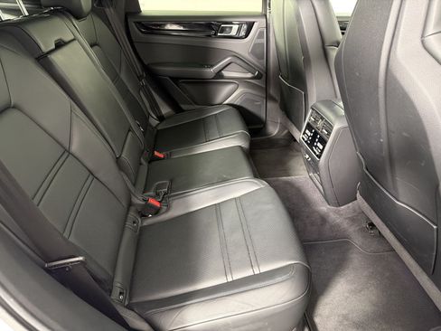Certified 2023 Porsche Cayenne Coupe AWD/4WD image 29