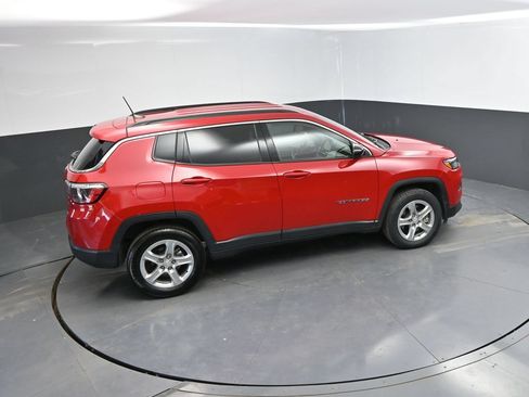 Used 2024 Jeep Compass Latitude AWD/4WD image 30