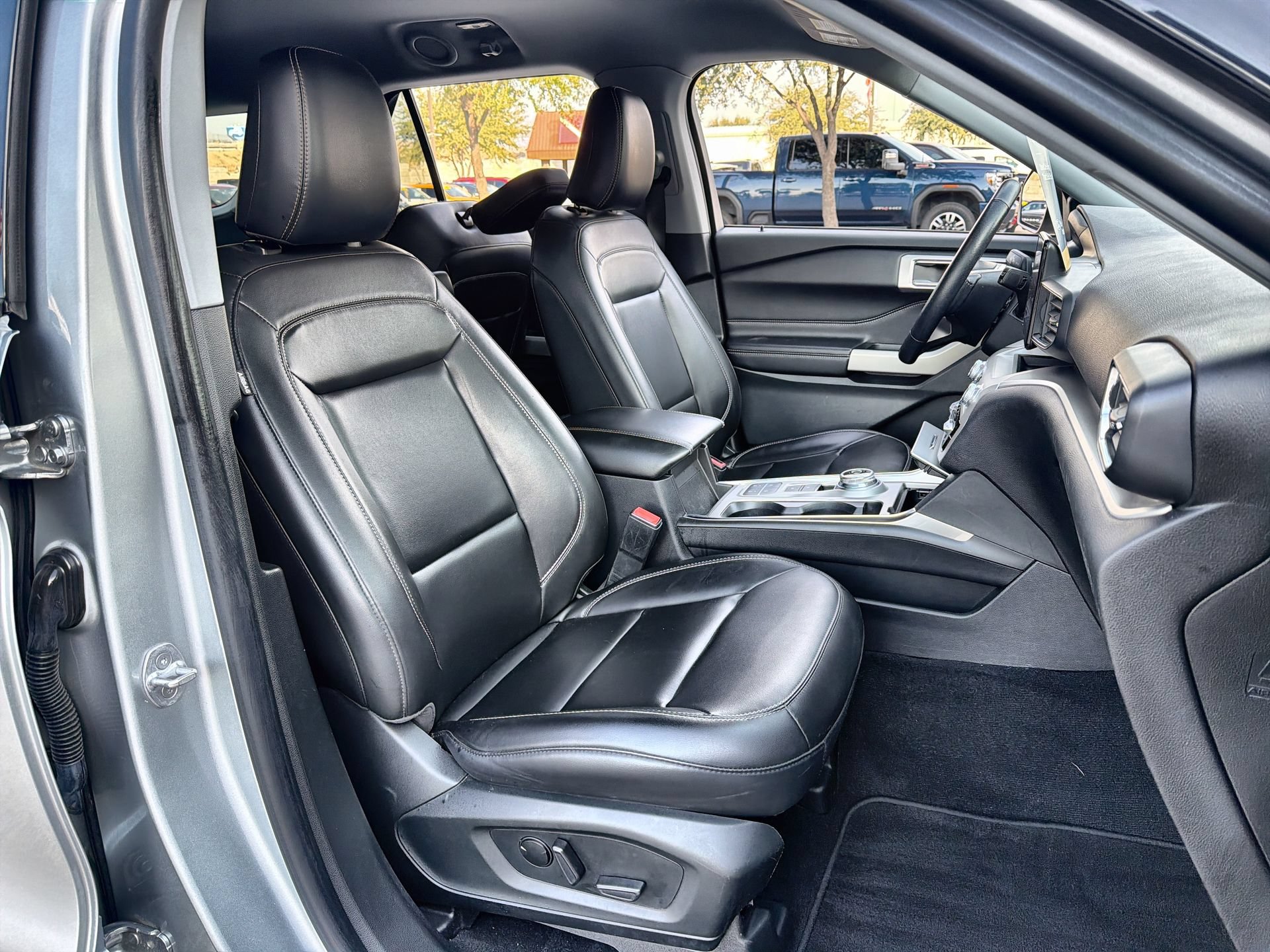 Certified 2021 Ford Explorer XLT w/ Equipment Group 202A RWD image 25