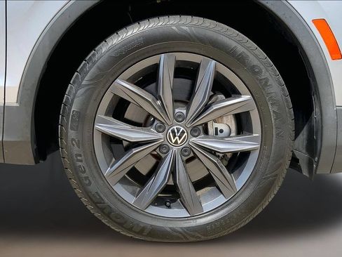 Used 2022 Volkswagen Tiguan SE FWD image 9