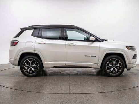 Used 2025 Jeep Compass Limited AWD/4WD image 11