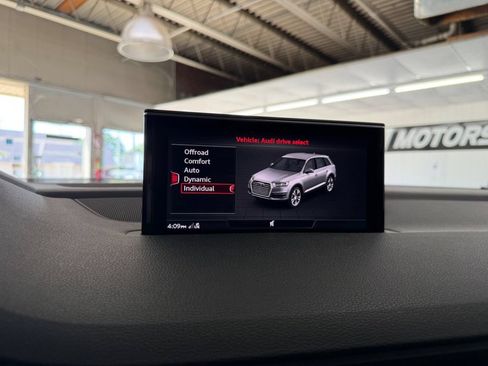 Used 2018 Audi Q7 3.0T Prestige AWD/4WD image 24