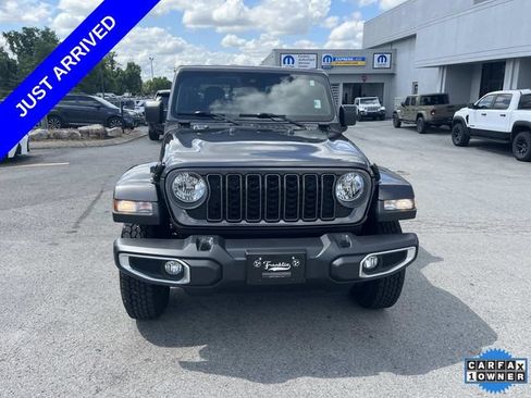 Used 2024 Jeep Gladiator Sport AWD/4WD image 9