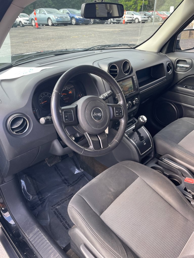 Used 2016 Jeep Patriot Latitude FWD image 9