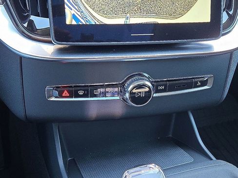 New 2026 Volvo XC90 B5 Plus w/ Protection Package Premier image 29