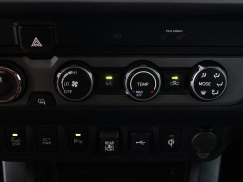 Used 2020 Toyota Tacoma TRD Off-Road w/ Technology Package AWD/4WD image 20